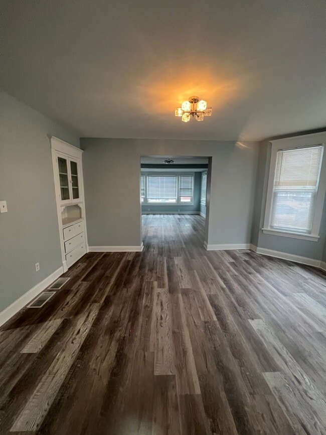 property at 218 S 14th Ave