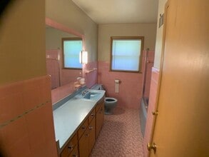 8111 W Raymond Ln in West Allis, WI - Building Photo - Building Photo