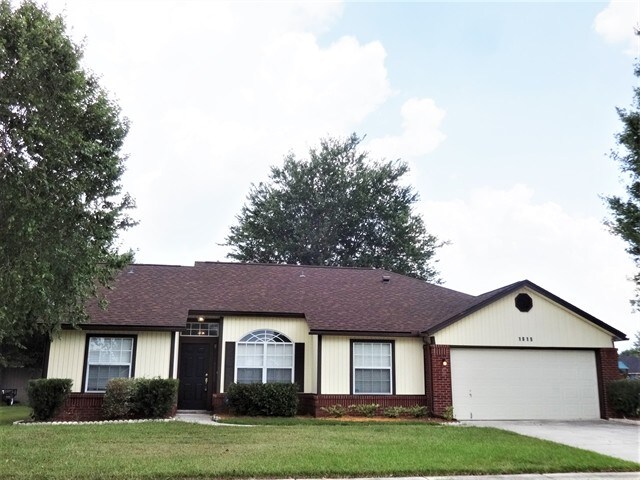 1915 Breckenridge Blvd in Middleburg, FL - Building Photo