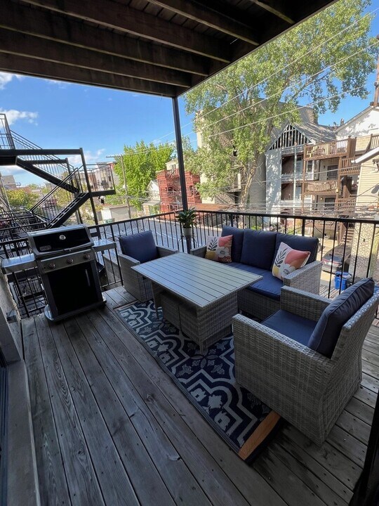 1319 N Bosworth Ave in Chicago, IL - Building Photo