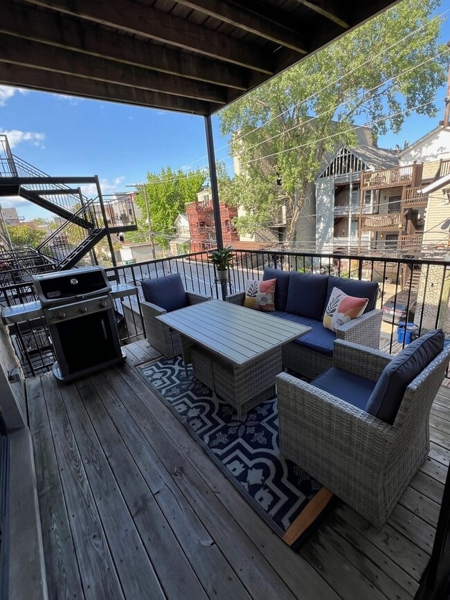 1319 N Bosworth Ave in Chicago, IL - Foto de edificio - Building Photo