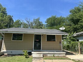 1004 Lanier Ave in Jackson, MS - Building Photo