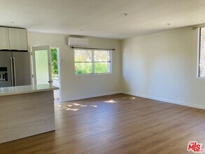 348 Rexford Dr in Beverly Hills, CA - Building Photo - Building Photo