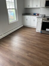 224 Park Ave, Unit 1 in Cranston, RI - Foto de edificio - Building Photo