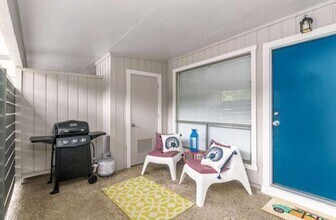 1915 Fairlawn Ln in Austin, TX - Foto de edificio - Building Photo