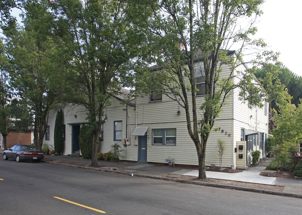 7320-7326 SE Milwaukie Ave in Portland, OR - Foto de edificio