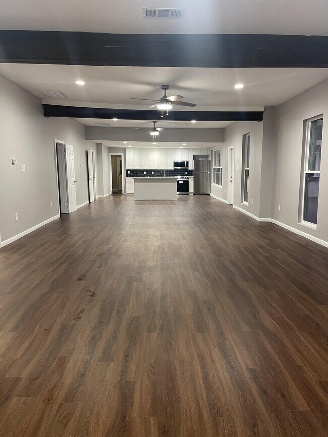 398 Graham Ave in Dallas, TX - Building Photo - Building Photo