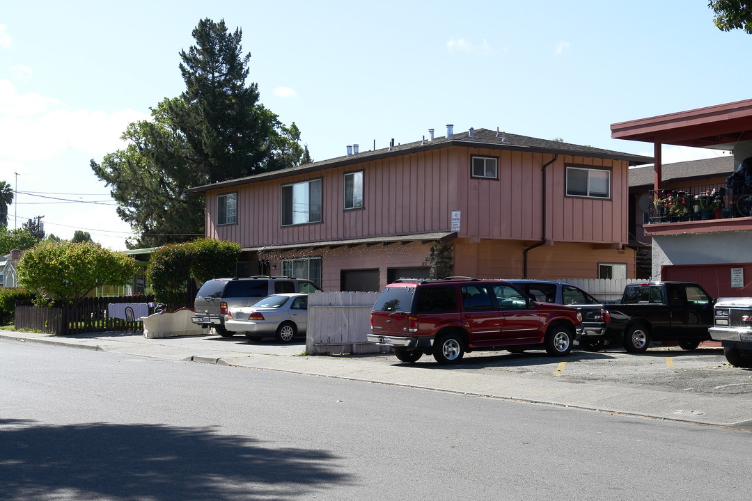 2824 Devonshire Ave in Redwood City, CA - Building Photo