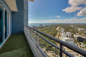 60 SW 13th St, Unit 4211 in Miami, FL - Foto de edificio - Building Photo