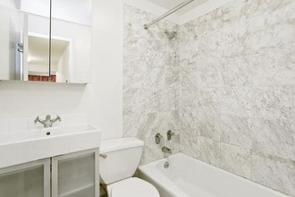 63 Pitt St in New York, NY - Building Photo - Building Photo