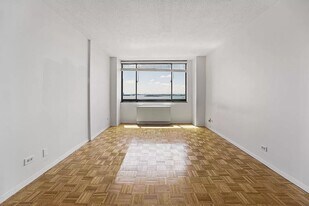 377 Rector Pl in New York, NY - Building Photo