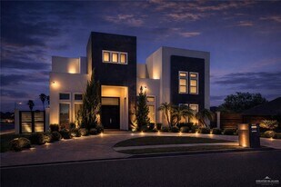32 May Dr in Palmview, TX - Building Photo