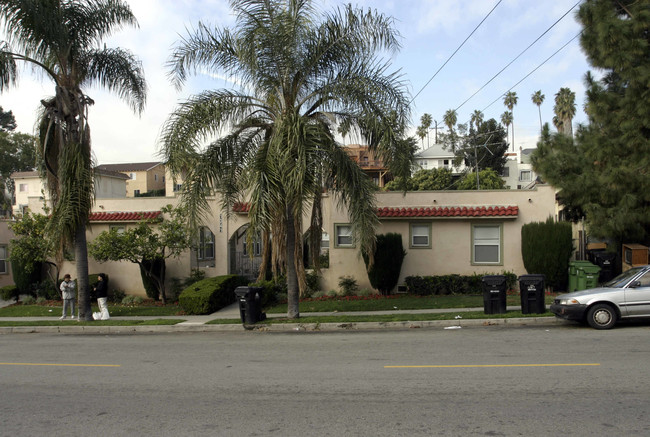 1345-1351 Portia St in Los Angeles, CA - Foto de edificio - Building Photo