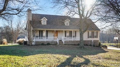 649 Charles Ln in Spring Hill, TN - Building Photo - Building Photo