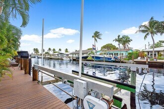 401 SE 14th Ave in Pompano Beach, FL - Foto de edificio - Building Photo
