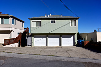 885 Laurel Ave in Belmont, CA - Building Photo - Building Photo