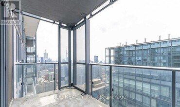 7-5107 Grenville St in Toronto, ON - Building Photo - Building Photo