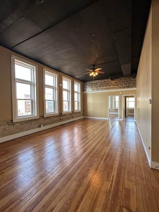 43 N 3rd St, Unit B in Newark, OH - Foto de edificio - Building Photo