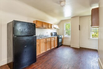 1221 N Clinton Ave in Rochester, NY - Building Photo - Building Photo