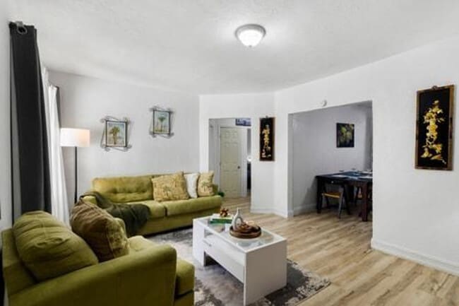 680 SW 7th Ave in Miami, FL - Building Photo - Building Photo