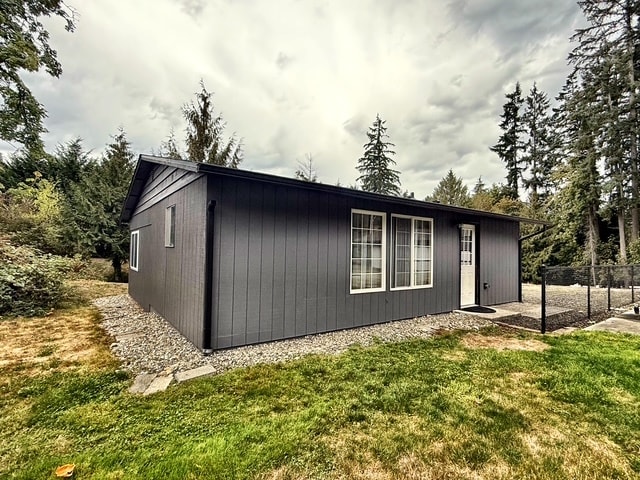 property at 7515 Grahns Ln NE