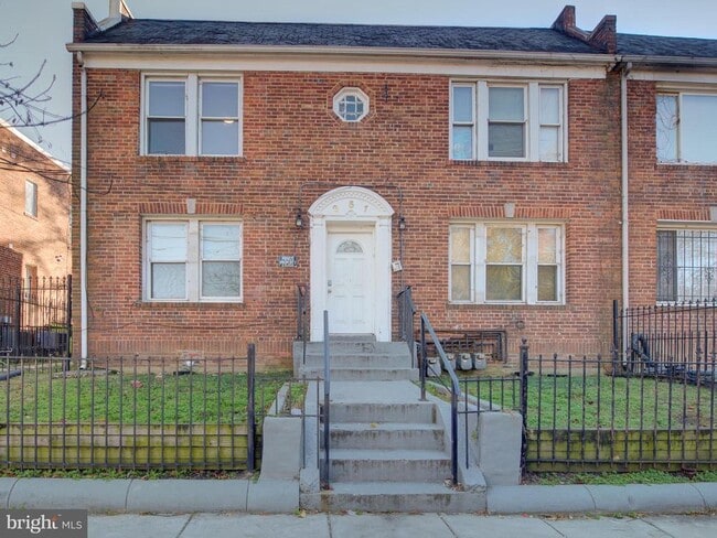 property at 351 Parkland Pl SE