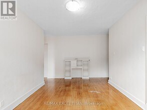 1 Mallory Gardens in Toronto, ON - Building Photo - Building Photo