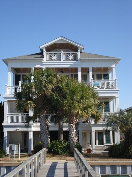 4B Channel Ave in Wrightsville Beach, NC - Building Photo