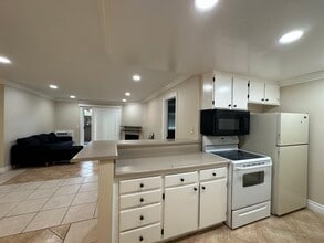 227 Woodland Pky in San Marcos, CA - Foto de edificio - Building Photo