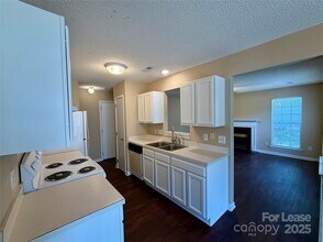 7037 Breeders Cup Cir in Charlotte, NC - Building Photo - Building Photo