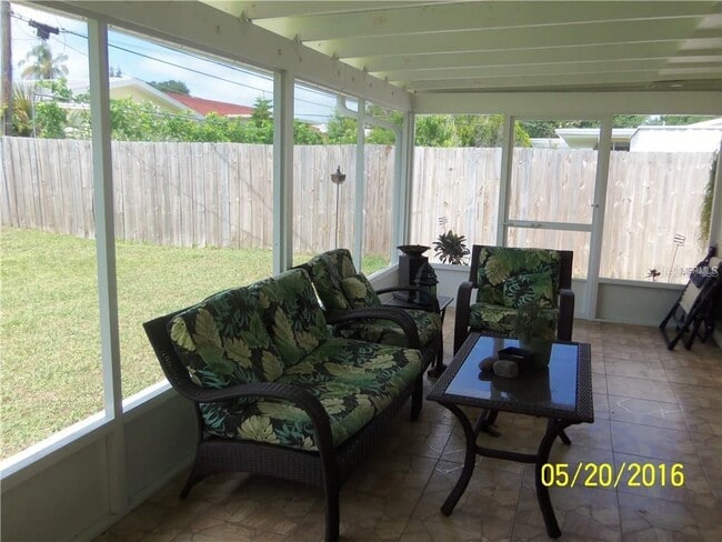 1721 Patlin Cir N in Largo, FL - Building Photo - Building Photo