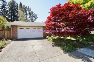42 Mt Muir Ct in San Rafael, CA - Building Photo - Building Photo
