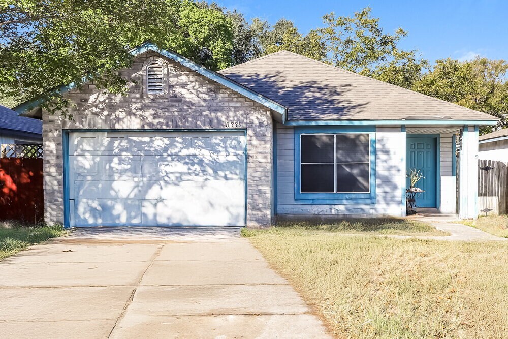 8339 Morning Grove in Converse, TX - Foto de edificio