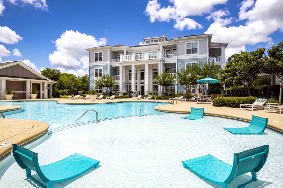 Headwaters at Autumn Hall in Wilmington, NC - Building Photo