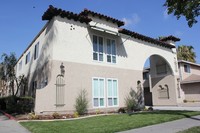 Casa Royale in Bellflower, CA - Building Photo - Building Photo