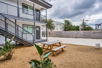 4702 San Jacinto St, Unit 1 in Dallas, TX - Foto de edificio - Building Photo