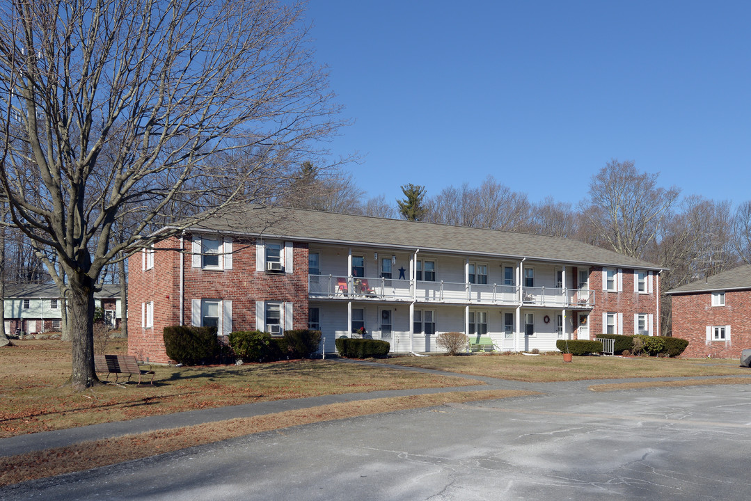 Hilltop Terrace in Plainville, MA - Building Photo