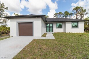 3004 2nd St W in Lehigh Acres, FL - Building Photo