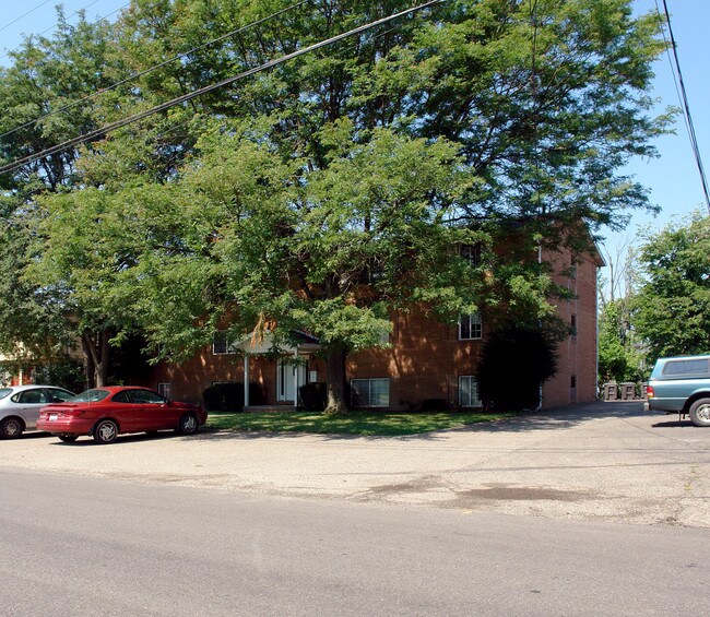 4101 Guilford Ave NW in Canton, OH - Foto de edificio - Building Photo