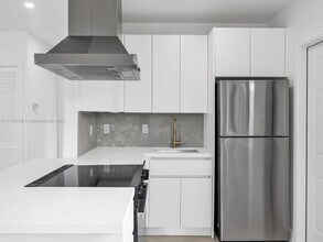 1320 NW 44th St in Miami, FL - Building Photo - Building Photo