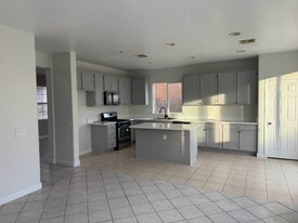 3048 San Luis Dr in Lancaster, CA - Building Photo