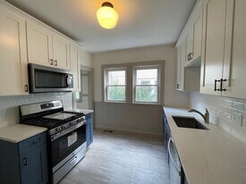 11 Benton Rd, Unit 1 in Medford, MA - Building Photo