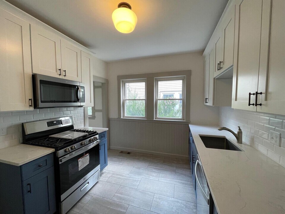 11 Benton Rd, Unit 1 in Medford, MA - Building Photo