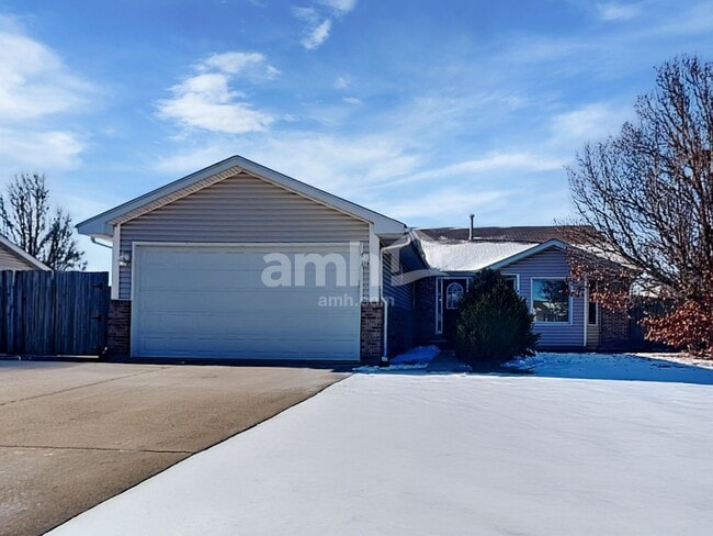 property at 1919 Cumberland Dr