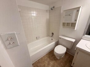 5835 Washington St in Hollywood, FL - Building Photo - Building Photo
