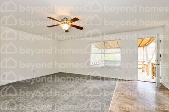 8215 Fairview Ave in Sherwood, AR - Foto de edificio - Building Photo