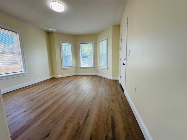 24 Moore St in Quincy, MA - Building Photo - Building Photo