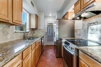 351 Valley Park Dr in Garland, TX - Building Photo - Building Photo