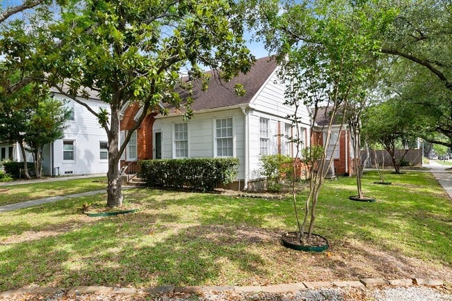 2302 Shakespeare St in Houston, TX - Building Photo - Building Photo