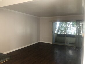 18620 Hatteras St, Unit 286 in Los Angeles, CA - Building Photo - Building Photo